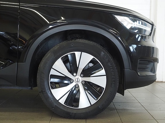 Volvo XC40 8 of 24