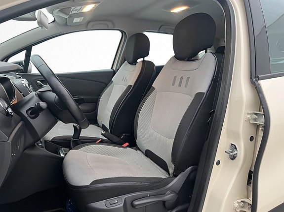 Renault Captur 9 of 29