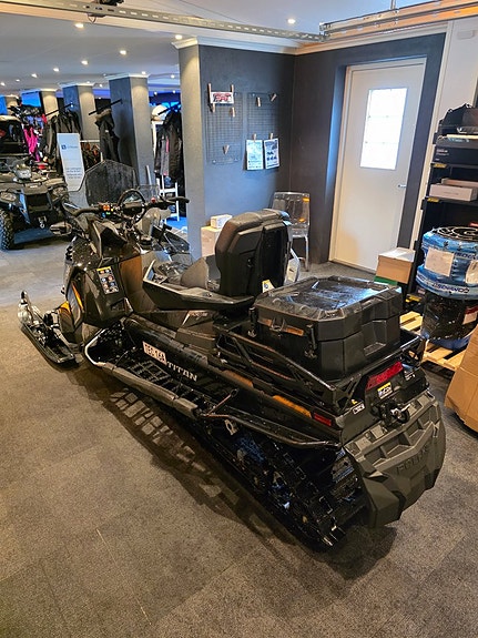 Polaris Titan s4 adventure Dubbeldyna, packlåda, elstart, dragkrok, hand&tumvärme 3 of 5