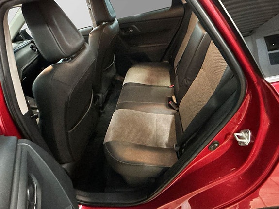 Toyota Auris 8 of 19