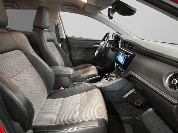 Toyota Auris 7 of 19
