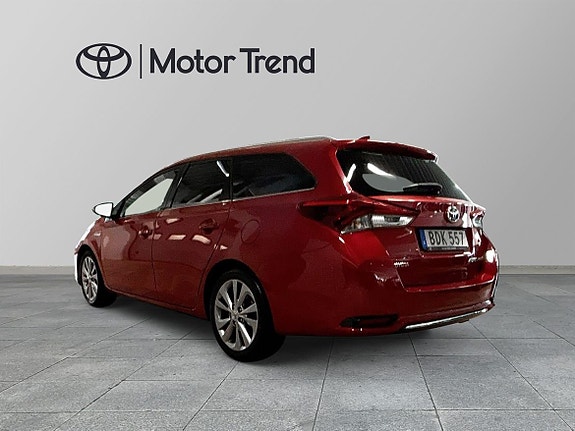 Toyota Auris 2 of 19