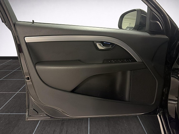 Volvo V70 11 of 17