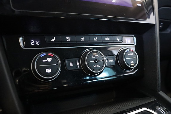 Volkswagen Passat Alltrack 17 of 24