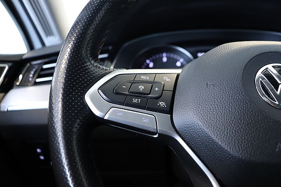 Volkswagen Passat Alltrack 12 of 24