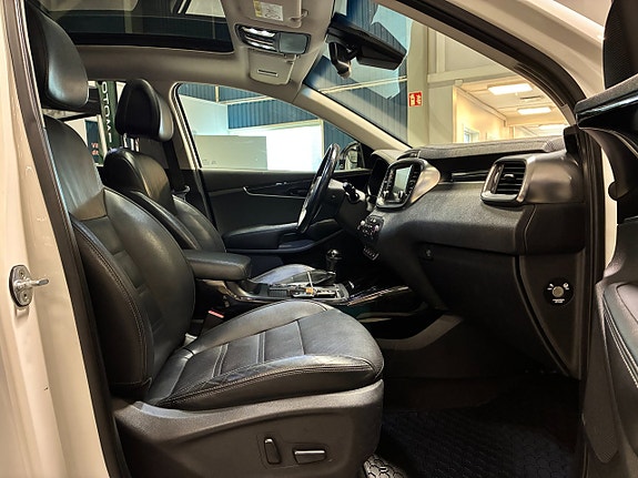 Kia Sorento 12 of 18