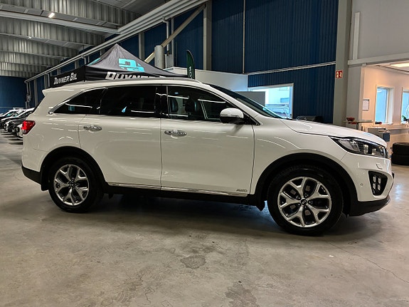 Kia Sorento 2 of 18