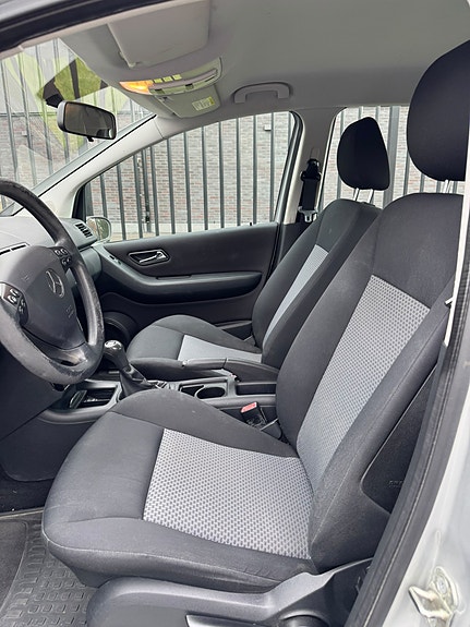 Mercedes-Benz A150 3 of 4
