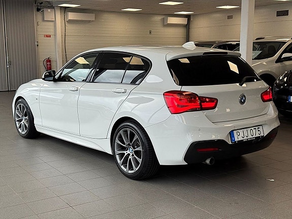 BMW 118i 3 of 20