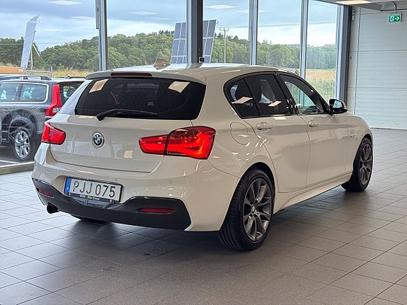 BMW 118i 5 of 20