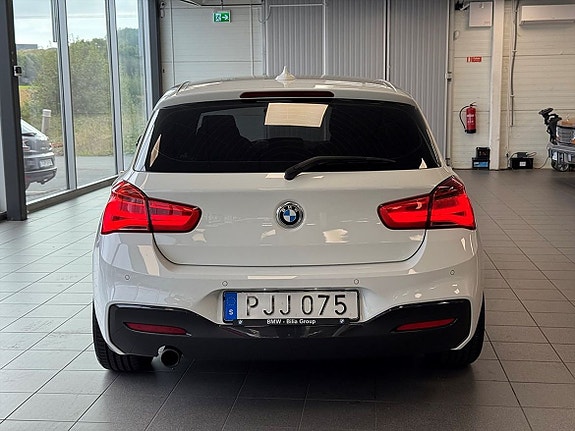 BMW 118i 4 of 20