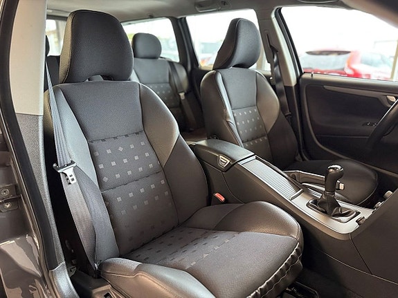 Volvo V70 12 of 17