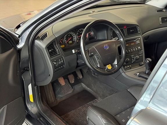 Volvo V70 8 of 17