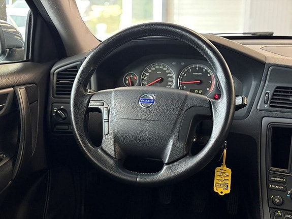 Volvo V70 11 of 17