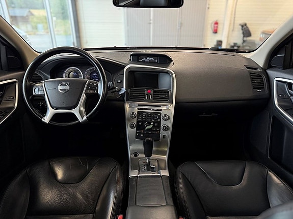 Volvo XC60 10 of 25