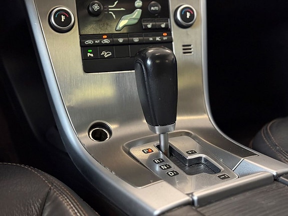 Volvo XC60 17 of 25