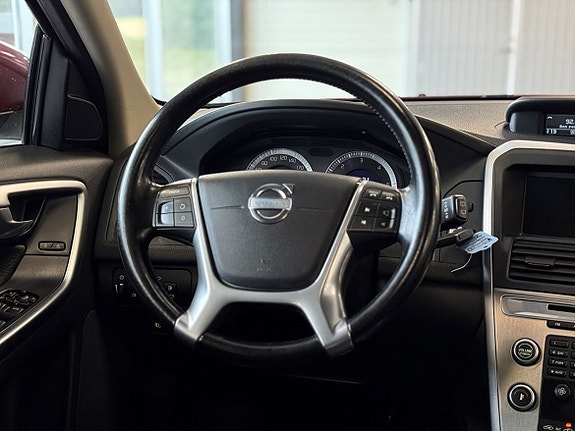 Volvo XC60 11 of 25