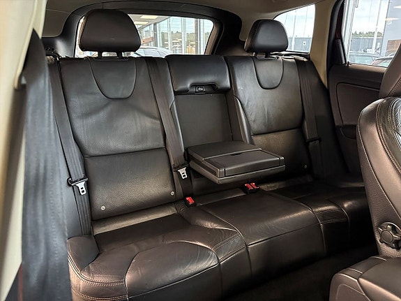 Volvo XC60 13 of 25