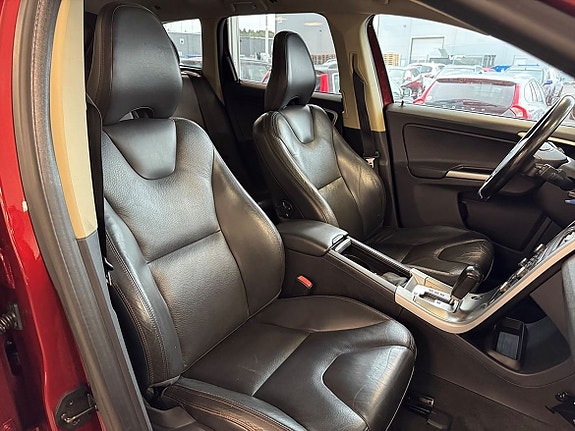 Volvo XC60 12 of 25