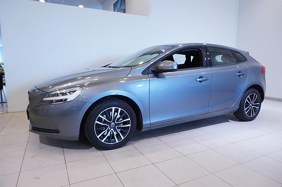 Volvo V40 3 of 17