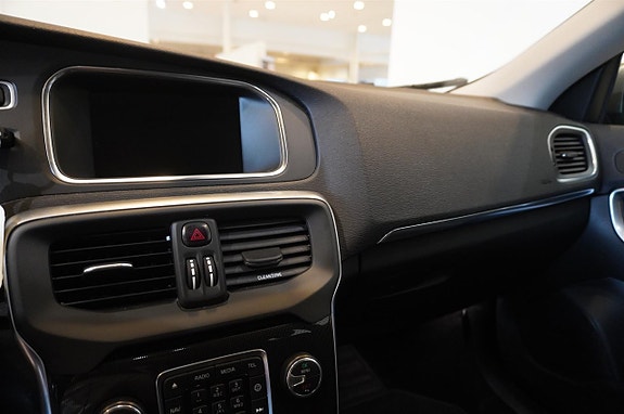 Volvo V40 14 of 17