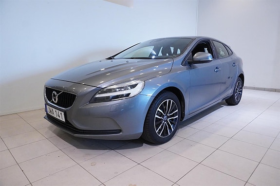 Volvo V40 2 of 17