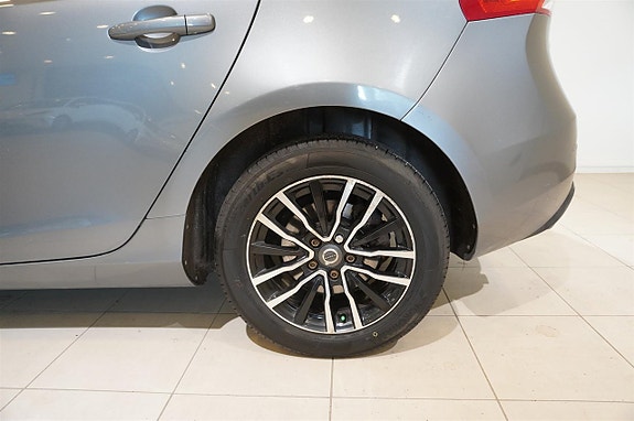Volvo V40 9 of 17