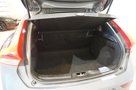 Volvo V40 8 of 17