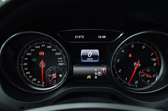 Mercedes-Benz CLA180 19 of 25