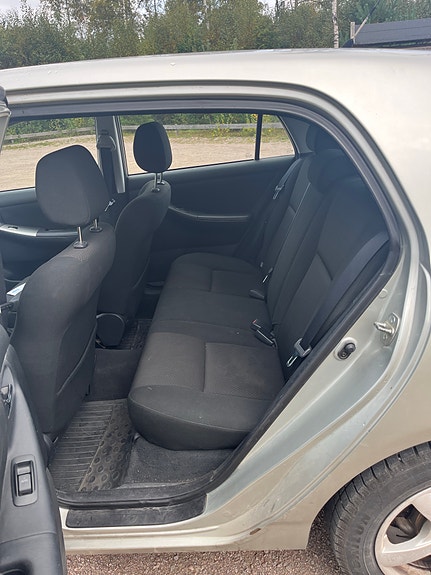 Toyota Corolla 7 of 10
