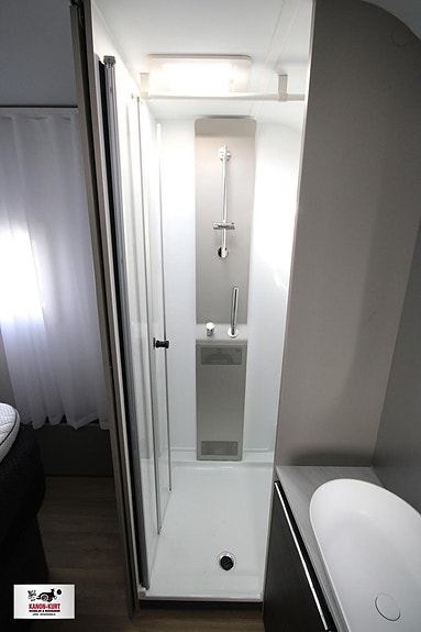 Adria Alpina 663 HT 16 of 18