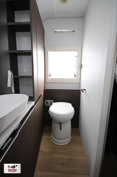 Adria Alpina 663 HT 15 of 18