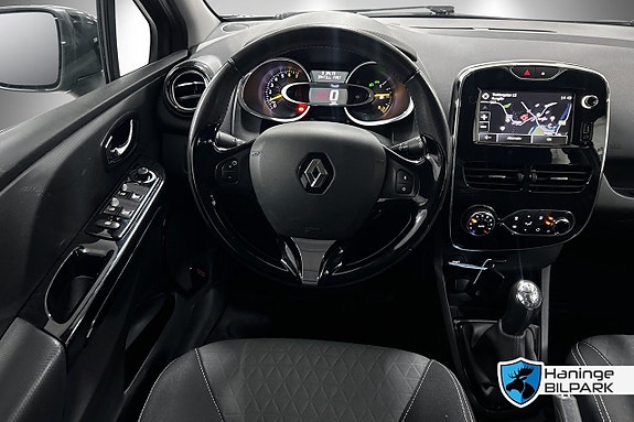 Renault Clio 19 of 22