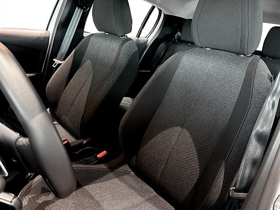 Peugeot 208 5 of 15