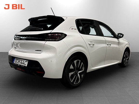 Peugeot 208 3 of 15