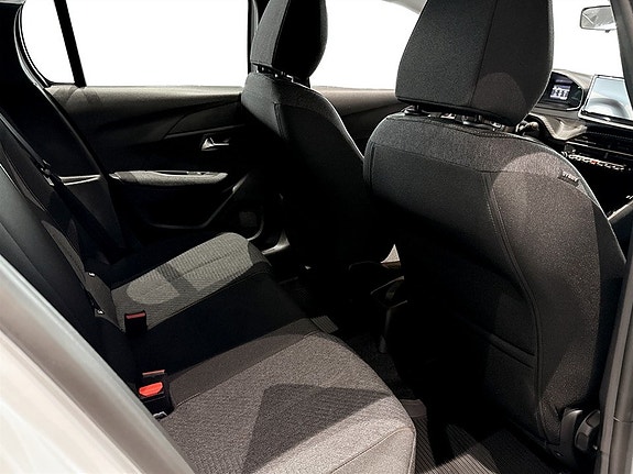 Peugeot 208 12 of 15