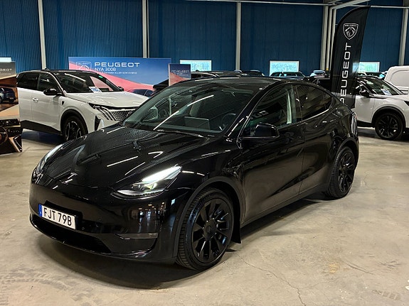 Tesla Model Y 7 of 20