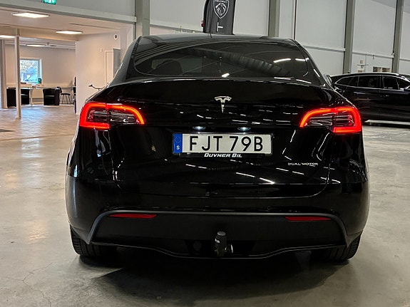 Tesla Model Y 4 of 20