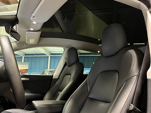 Tesla Model Y 17 of 20