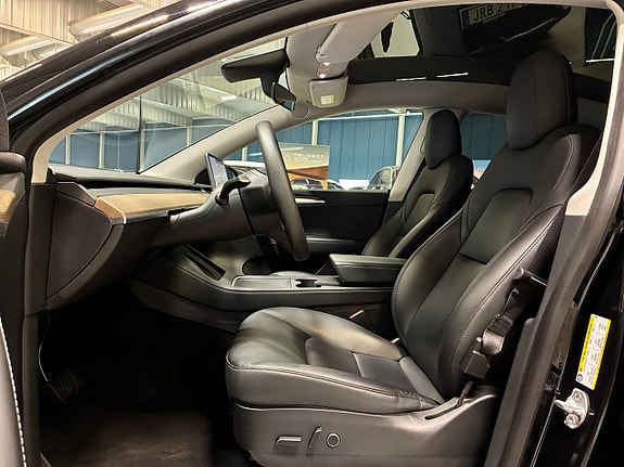 Tesla Model Y 13 of 20