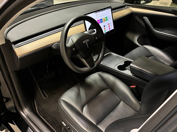 Tesla Model Y 14 of 20