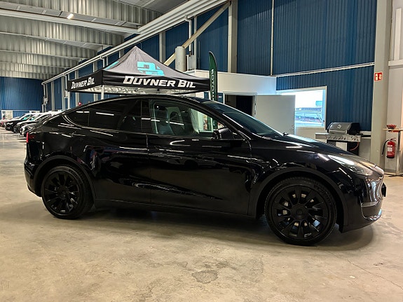 Tesla Model Y 2 of 20