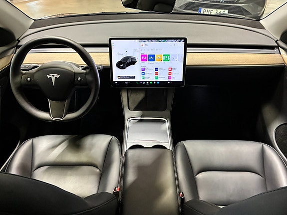 Tesla Model Y 16 of 20