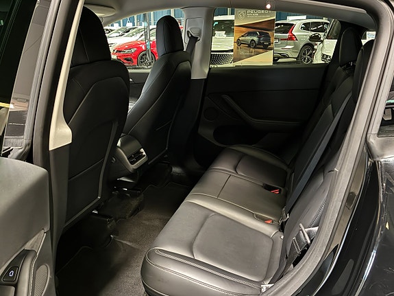Tesla Model Y 15 of 20