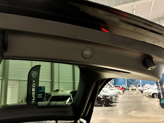 Tesla Model Y 10 of 20