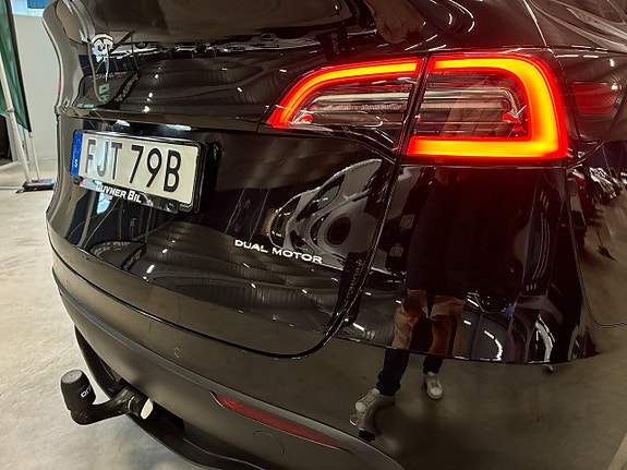 Tesla Model Y 11 of 20
