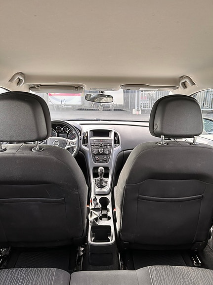 Opel Astra 8 of 12