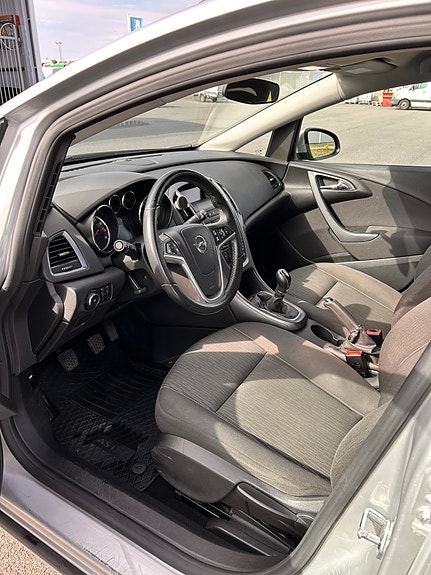 Opel Astra 6 of 12