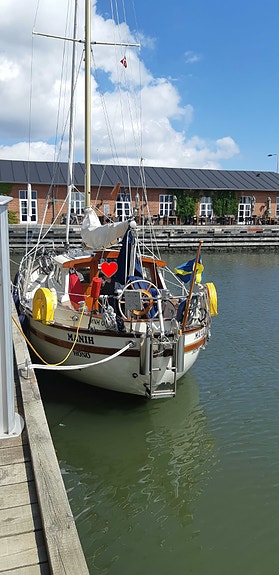 Fjord MS 33 - Trygg och välbyggd norsk motorseglare med goda seglingsegenskaper 3 of 8