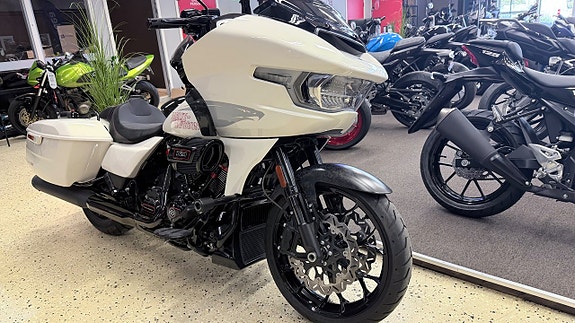 Harley-Davidson CVO Road Glide ST 121 Komplett 2 of 5